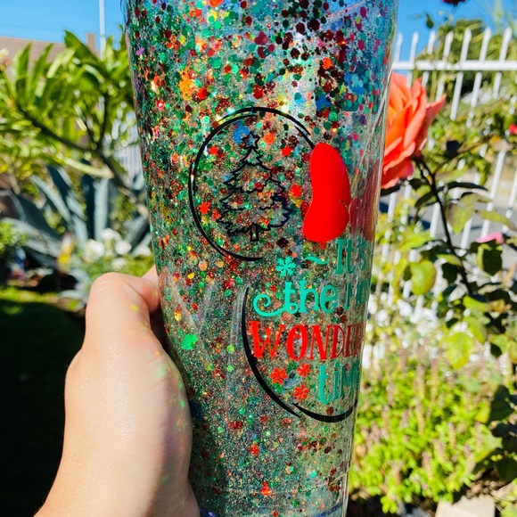 Minnie Mouse snowglobe tumbler, Disney Christmas Tumbler, Disney Snow globe - Picture 3 of 5